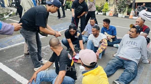 Matel Memaksa Mengambil Kendaraan sepeda motor warga