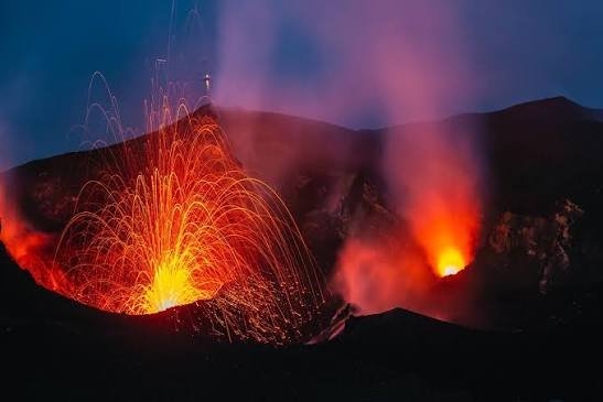 Abu Vulkanik Gunung Anak Krakatau Menyebar hingga Sukabumi, BPBD Imbau Warga Pakai Masker